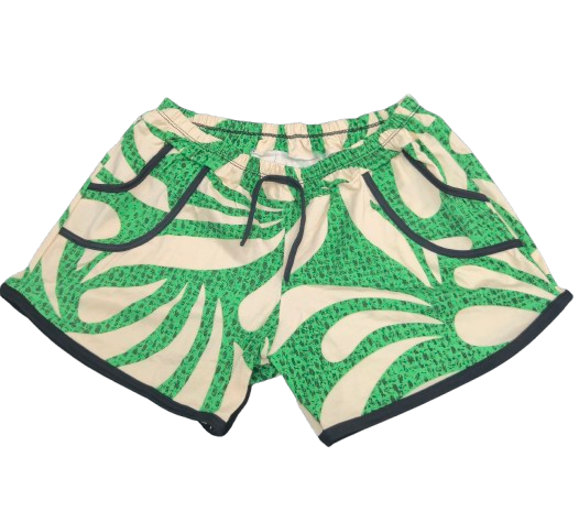 Short feminino com estampa tropical verde e creme